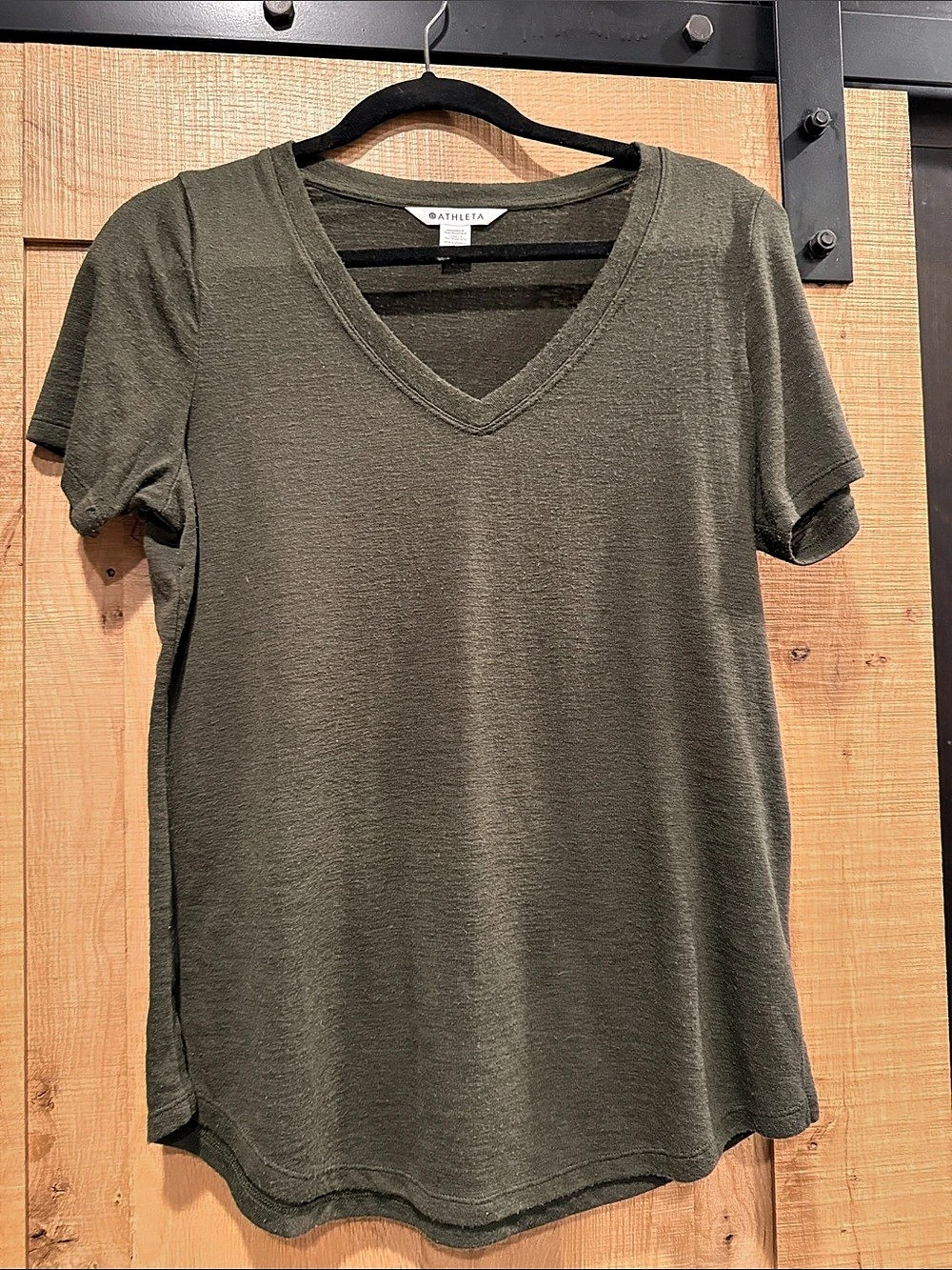 Athleta V-Neck Short Sleeve Tee in Green Like New